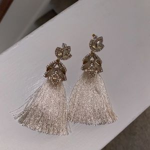 Beautiful cream/nude earrings